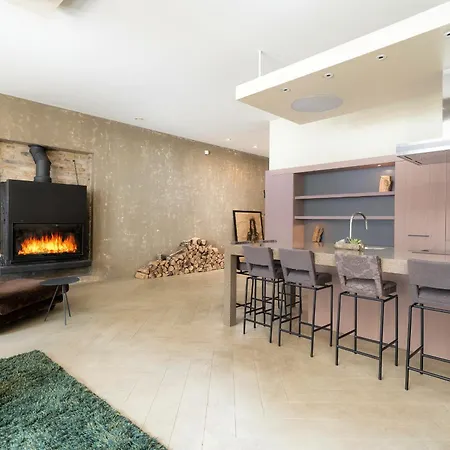 Spacious, Very Cosy, Stylish And Perfectly Located דירה *