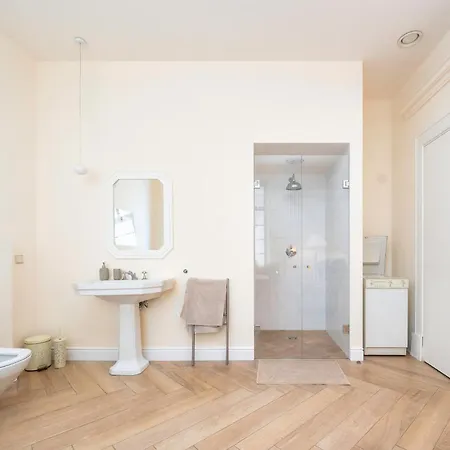Spacious, Very Cosy, Stylish And Perfectly Located