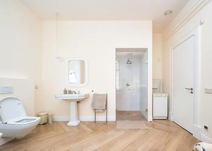 Spacious, Very Cosy, Stylish And Perfectly Located