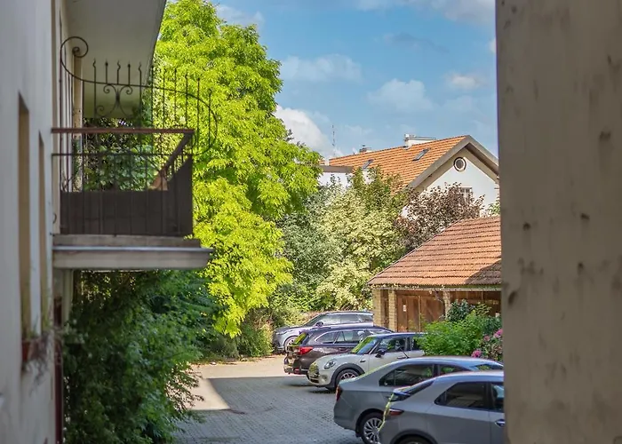 Spacious, Very Cosy, Stylish And Perfectly Located Butas *