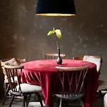 דירה Spacious, Very Cosy, Stylish And Perfectly Located *