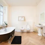 Spacious, Very Cosy, Stylish And Perfectly Located דירה וילנה
