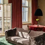 Spacious, Very Cosy, Stylish And Perfectly Located *